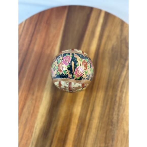 Vintage Hand-Painted Satsuma Egg | Gold Gilt Japanese Porcelain | Geisha Design - Picture 5 of 8